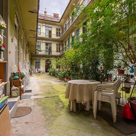 Appartamento Cosy Flat With Balcony Budapest Esterno foto