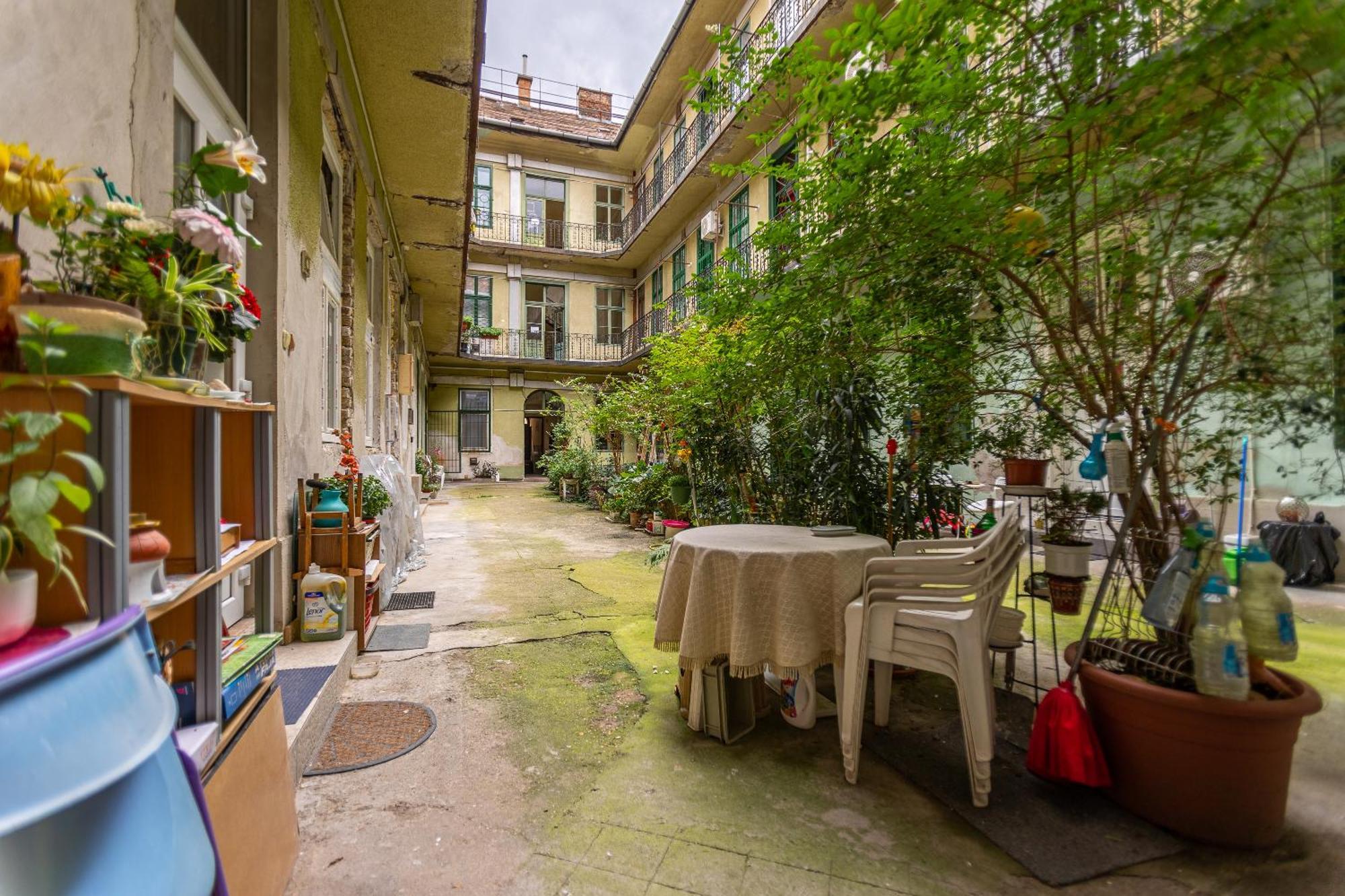 Appartamento Cosy Flat With Balcony Budapest Esterno foto