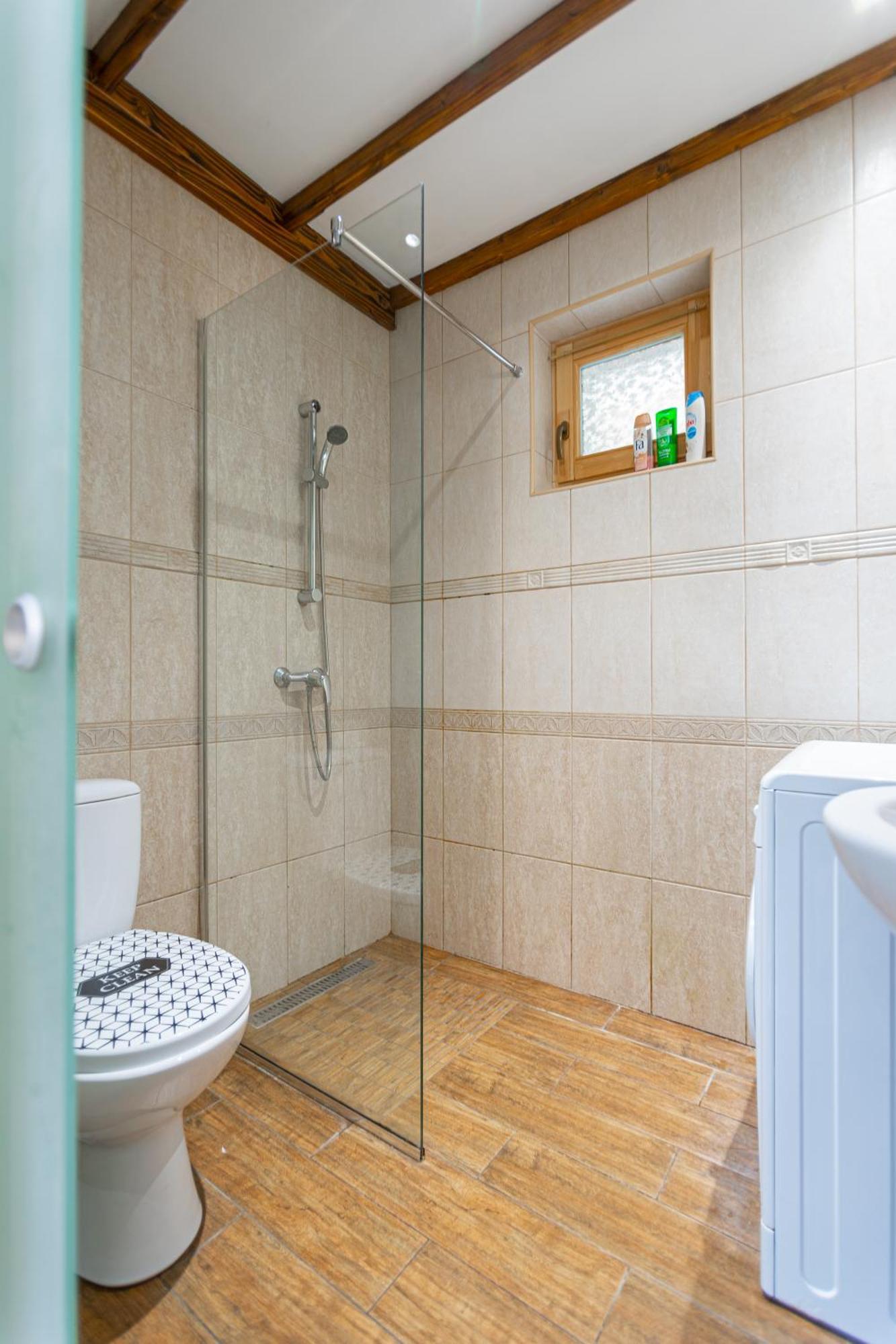 Appartamento Cosy Flat With Balcony Budapest Esterno foto
