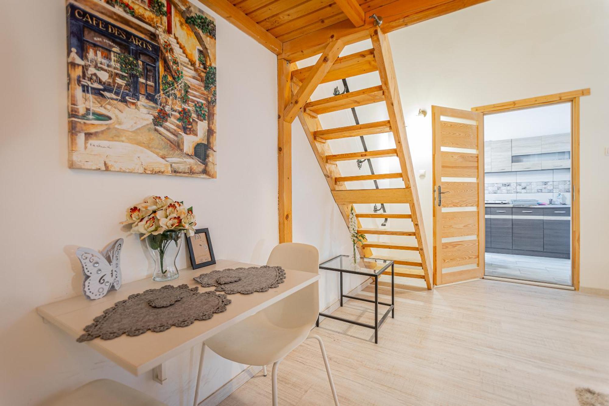 Appartamento Cosy Flat With Balcony Budapest Esterno foto